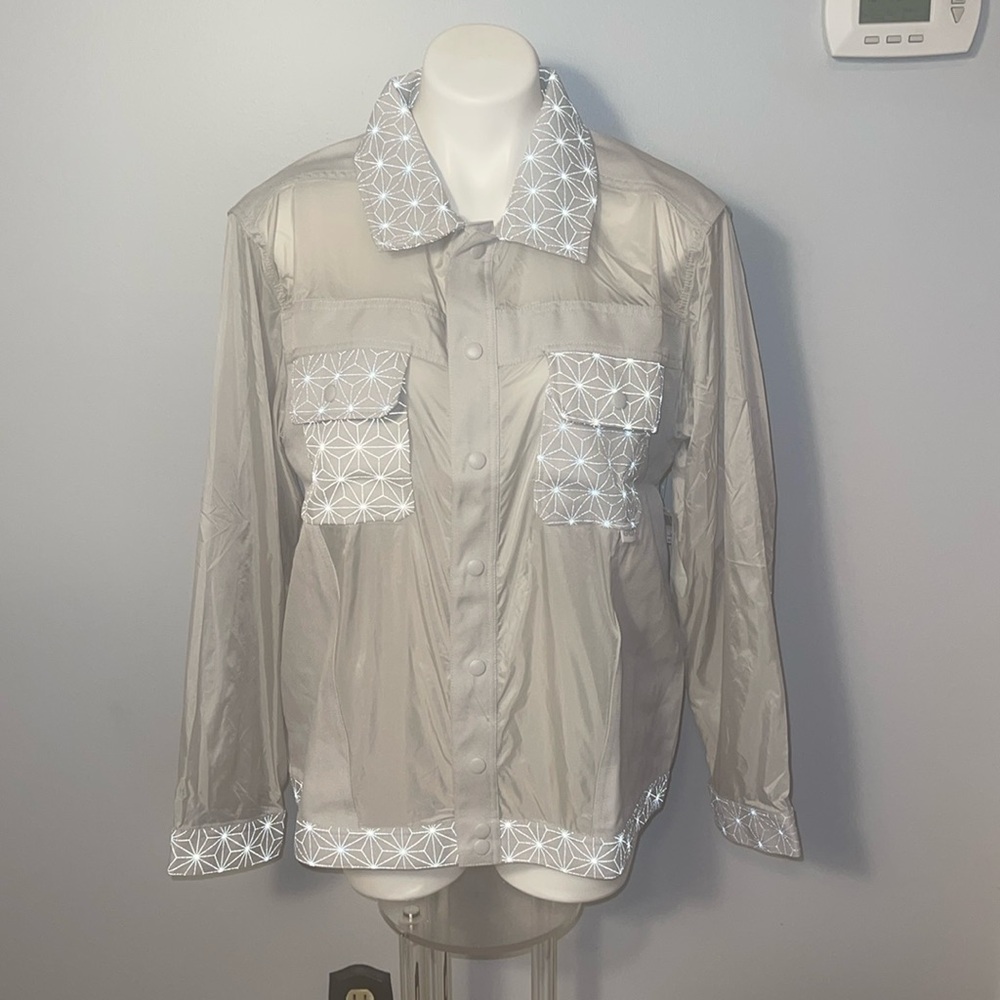 Walt Disney World Epcot Spaceship Earth Silver/Light Gray Jacket. NWT. Large